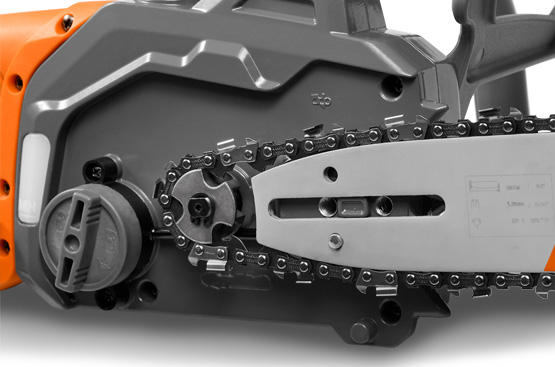 Металлическая ведущая звездочка гарантирует долговечность и надежность работы привода электропилы.